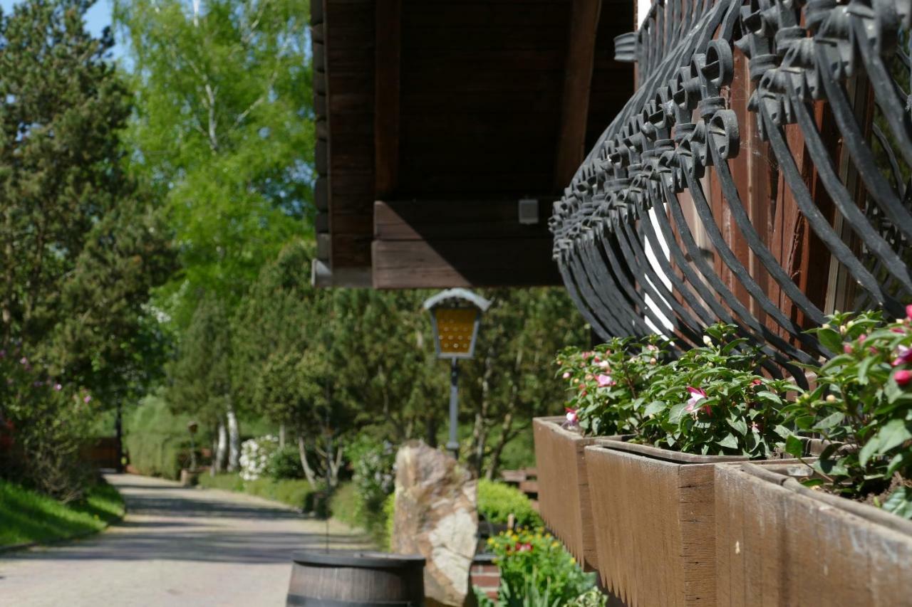 Вілла Gastehaus Eponada Weisel Екстер'єр фото